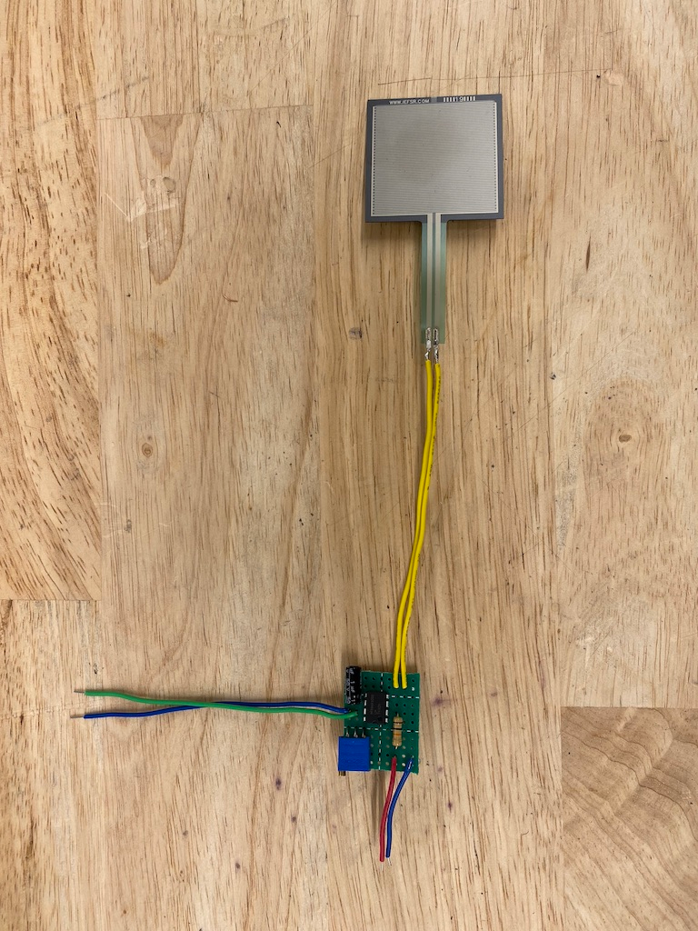 Pedal that detects foot pressure