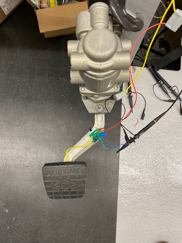 Pedal that detects foot pressure